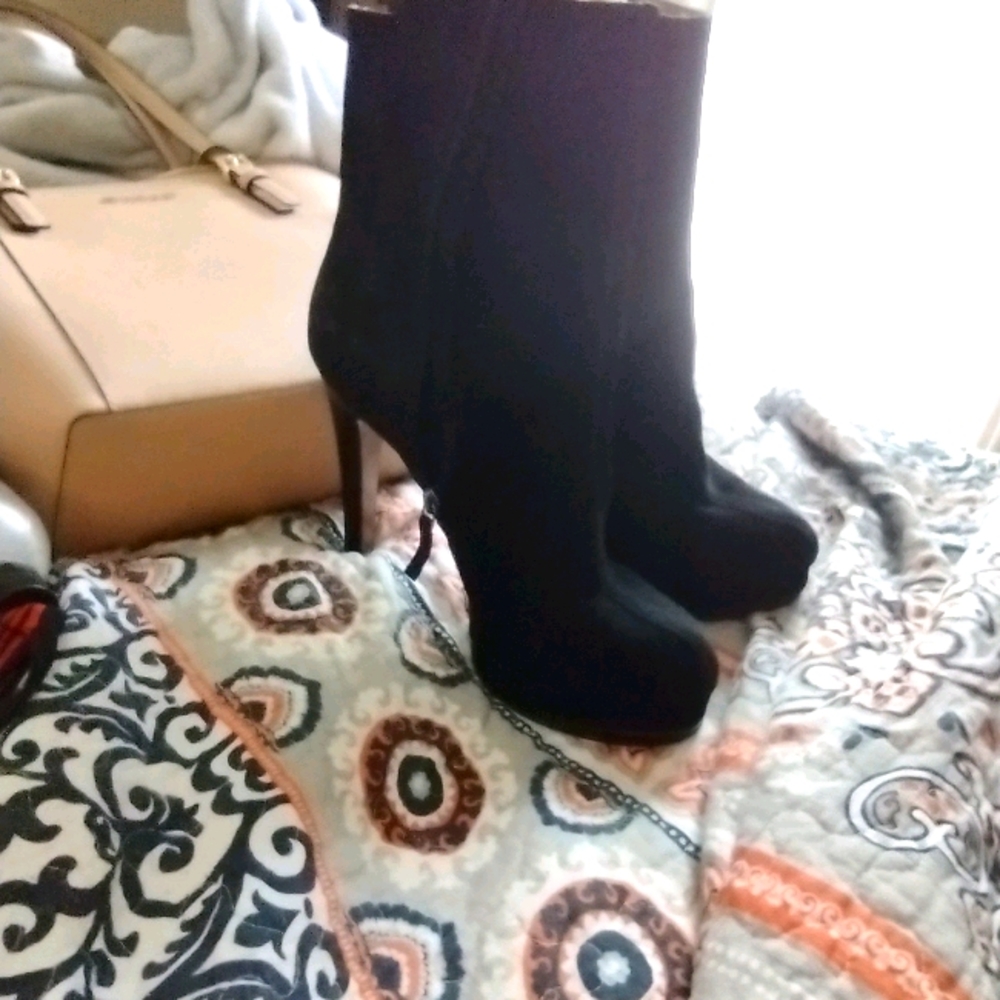 Suede boots
